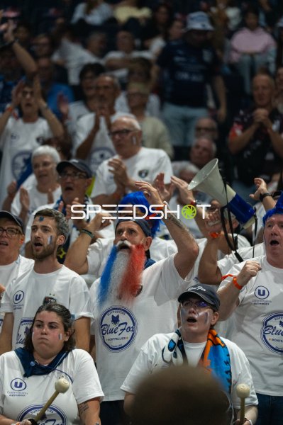 Montpellier HB Fans feiern lautstark in der Arena
