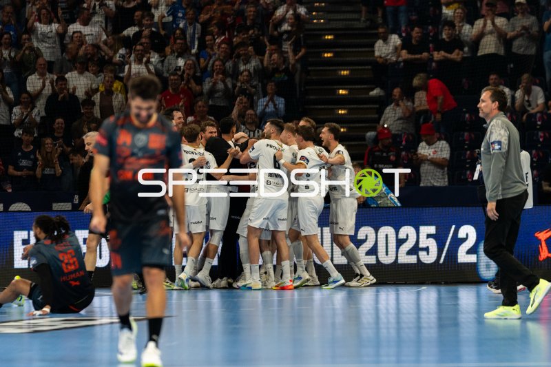 THW Kiel jubelt nach Torerfolg gegen Montpellier HB