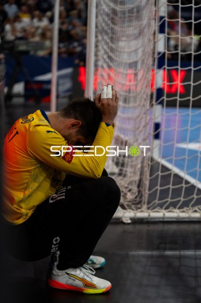 Torwart von Montpellier HB kauert enttäuscht vor dem Tor