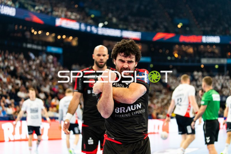 Erik Balenciaga (#6; MT Melsungen) jubelt emotional beim Spiel gegen SG Flensburg-Handewitt