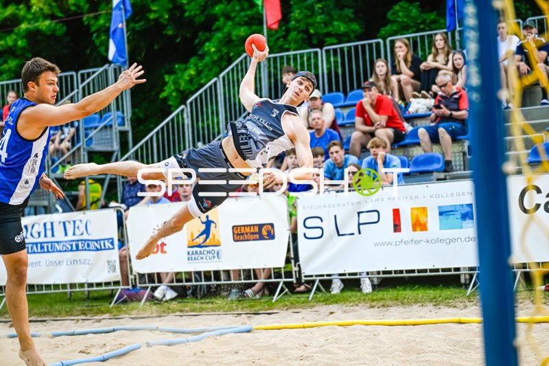 Spektakulärer Sprungwurf beim German Beach Open Karacho Beach Cup