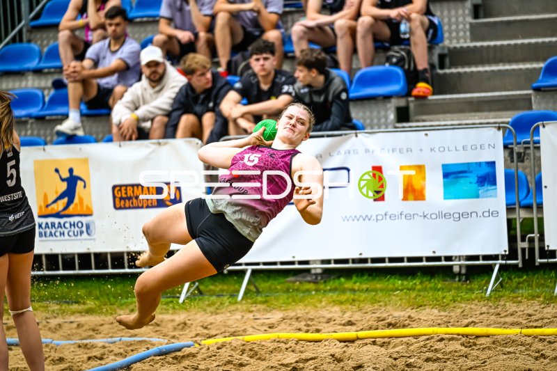 Spektakulärer Sprungwurf beim German Beach Open Karacho Beach Cup