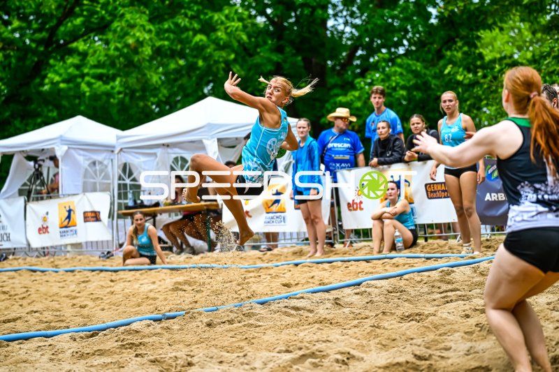 Spektakulärer Sprungwurf beim German Beach Open Beachhandball