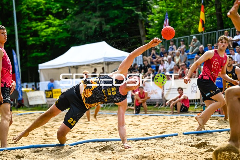Spektakuläre Parade eines deutschen Beachhandball-Torwarts (#23; GER)