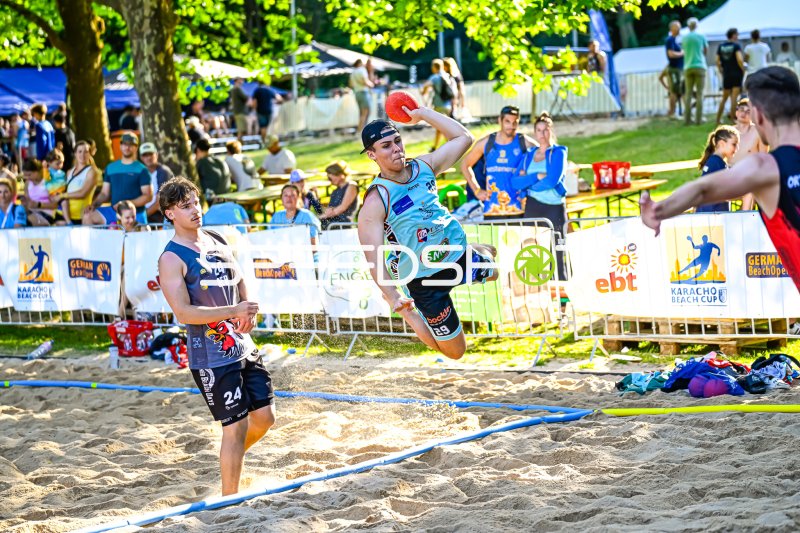 Sprungwurf beim German Beach Open / Karacho Beach Cup