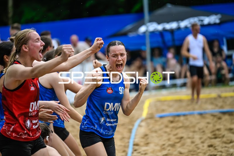 Jubel bei Spielerin #97 der Beach Unicorns nach Torerfolg