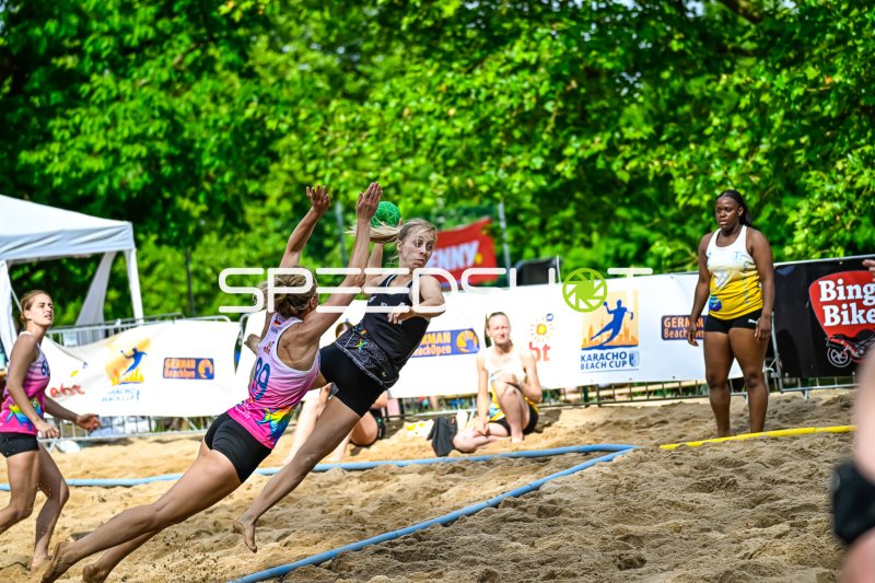 Wurfaktion beim German Beach Open – Zweikampf im Sand