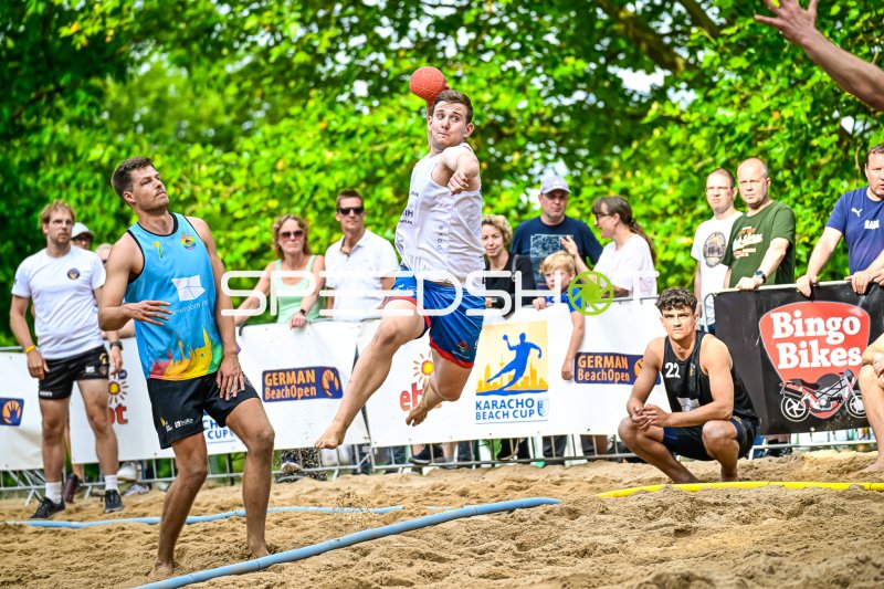 Wurfaktion beim German BeachOpen – Karacho Beach Cup im Sand