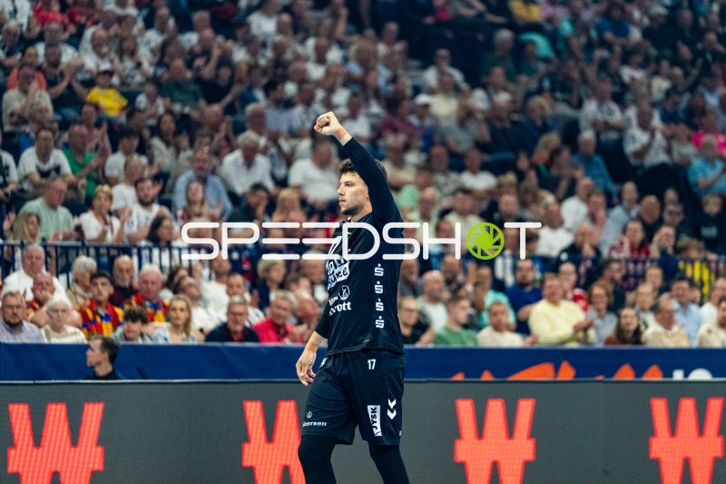 Marko Grgić (#17; SG Flensburg Handewitt) jubelt mit geballter Faust