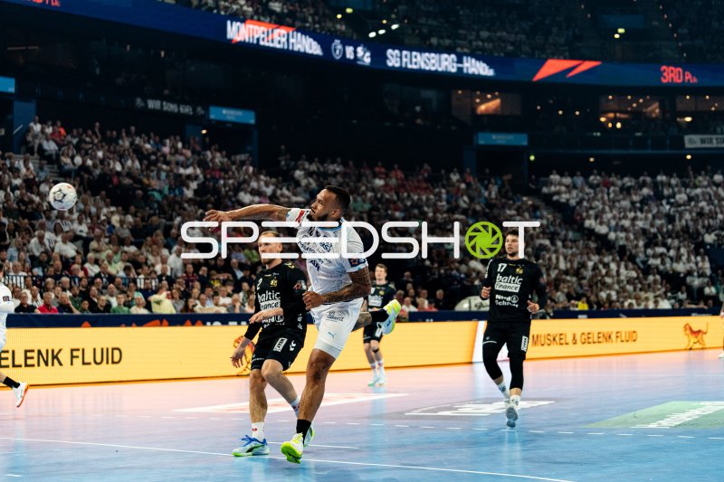 Rogério Moraes Ferreira (#13; Montpellier HB) beim Wurf gegen SG Flensburg Handewitt