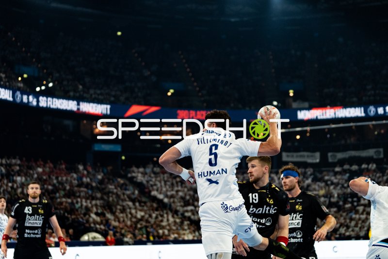 Kyllian Villeminot (#5; Montpellier HB) beim Wurf gegen SG Flensburg Handewitt