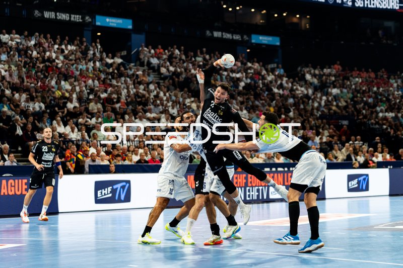 Marko Grgić (#17; SG Flensburg Handewitt) beim Wurf gegen Montpellier HB