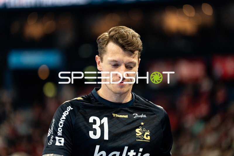 Emil Jakobsen (#31; SG Flensburg Handewitt) mit gesenktem Blick