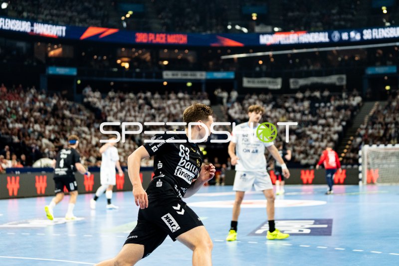 Luca Witzke (#77; SG Flensburg-Handewitt) im 3rd Place Match gegen Montpellier HB
