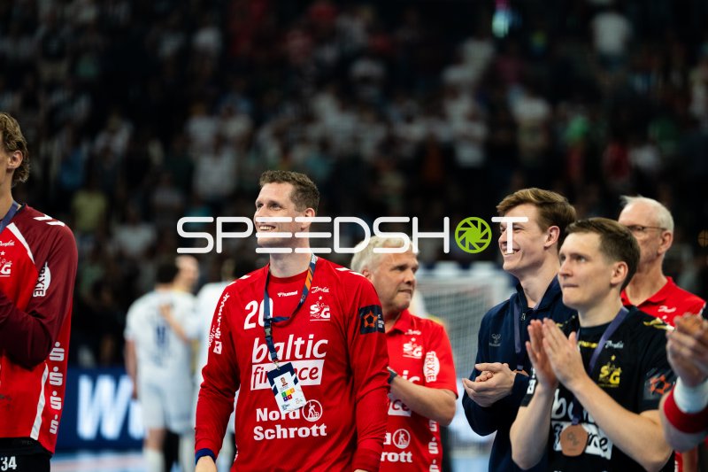 Kevin Moller (#20; SG Flensburg Handewitt) und Teamkollegen beim Jubel