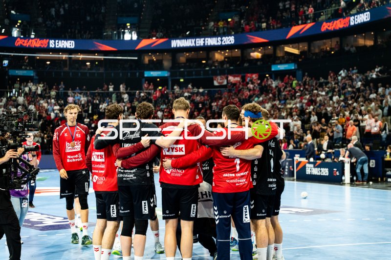 Thilo Knutzen (#34; SG Flensburg Handewitt) beim Mannschaftsjubel bei den EHF Finals 2026