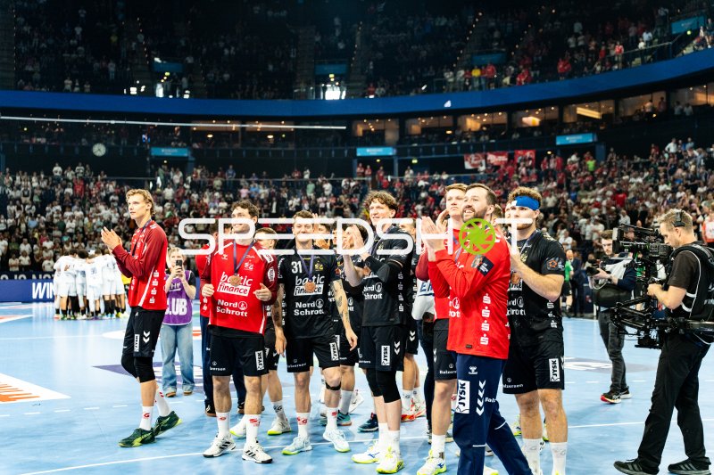 SG Flensburg Handewitt feiert mit Medaillen vor vollem Haus
