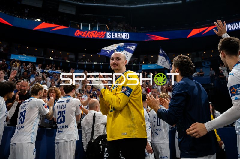Rémi Desbonnet (#92; Montpellier HB) feiert mit Teamkollegen nach dem Spiel