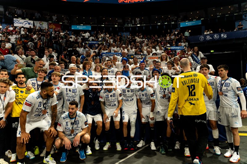 Montpellier HB feiert Mannschaftsfoto mit Simonet, Srna und Richert
