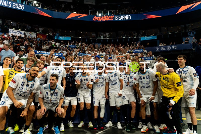 Montpellier HB feiert Mannschaftsfoto mit Diego Simonet, Léo Plantin und Team