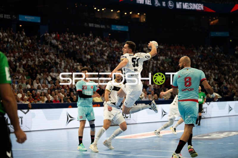 Nikola Bilyk (#53; THW Kiel) zieht ab gegen MT Melsungen