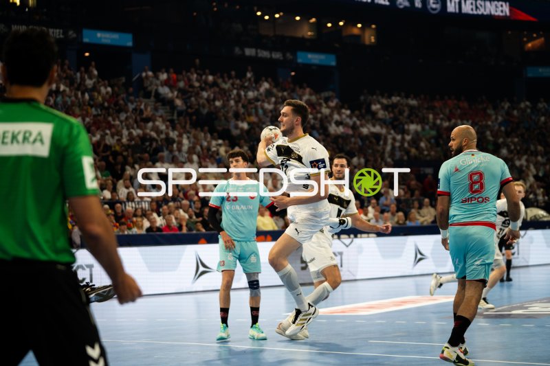 Nikola Bilyk (#53; THW Kiel) beim Wurfansatz gegen MT Melsungen