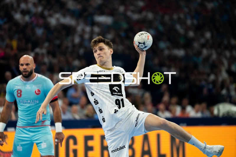 Bence Imre (#91; THW Kiel) beim Wurf gegen MT Melsungen