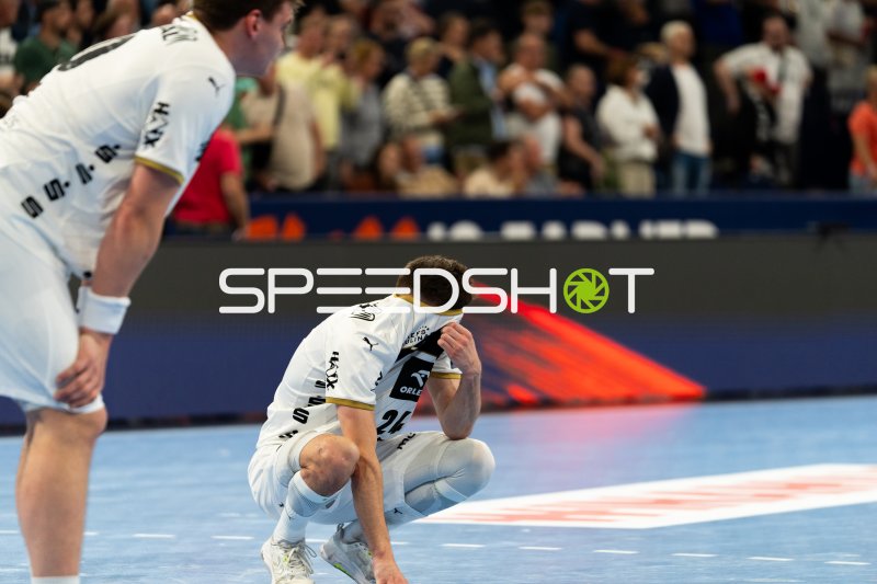 Lukas Zerbe (#24; THW Kiel) niedergeschlagen nach Spielende