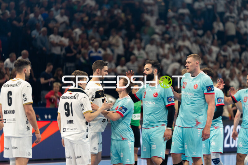 Ruben Marchan (#2; MT Melsungen) und Dainis Kristopans (#10; MT Melsungen) im Duell mit THW Kiel