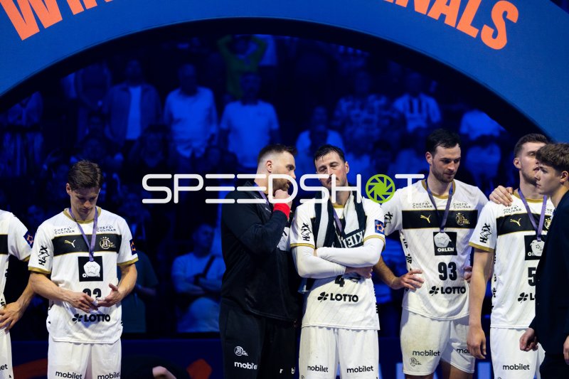 Domagoj Duvnjak (#4; THW Kiel) und Veron Načinović (#93; THW Kiel) bei Siegerehrung