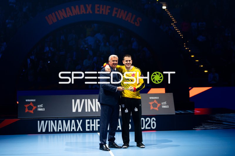 Nebojša Simić (#16; MT Melsungen) bei Auszeichnung bei den EHF Finals