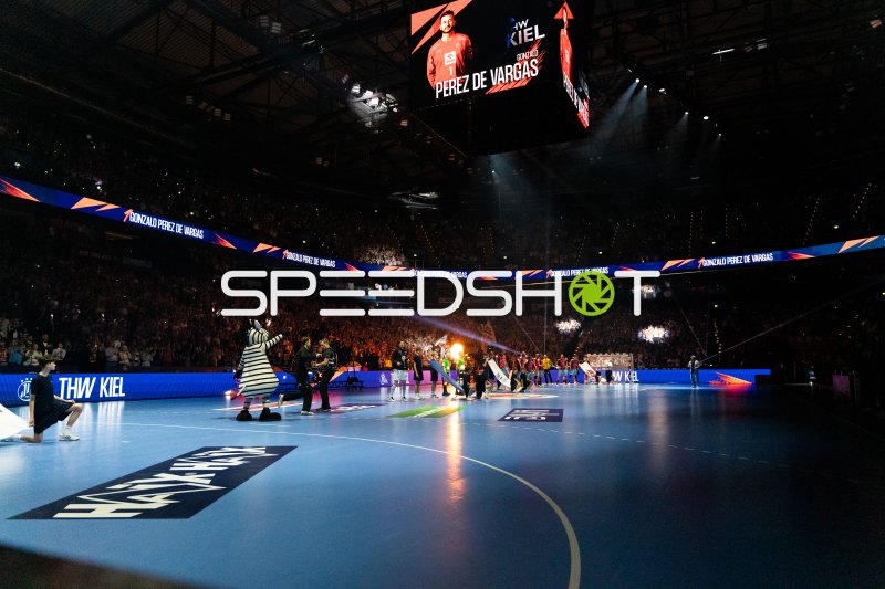 Gonzalo Perez de Vargas (#1; THW Kiel) bei der Spielervorstellung