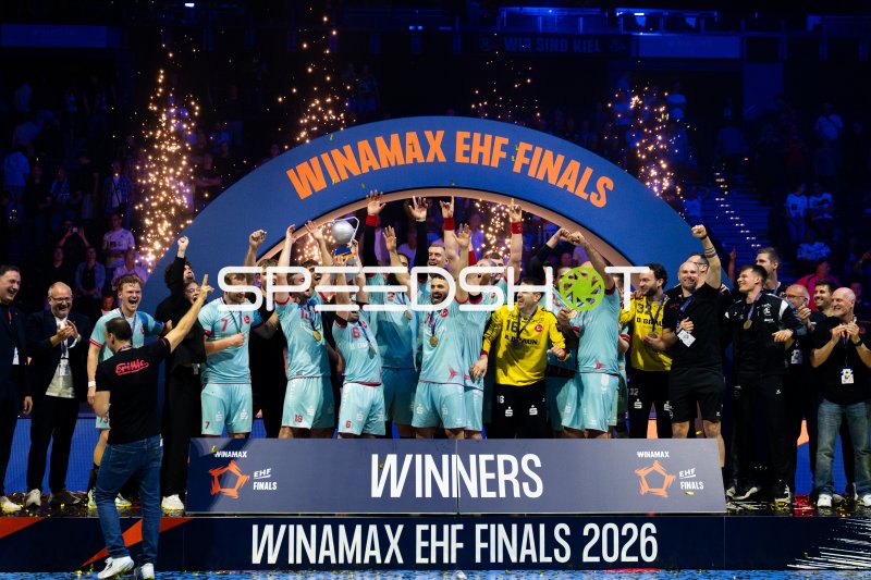 MT Melsungen gewinnt die Winamax EHF Finals 2026 – Jubel mit Pokal