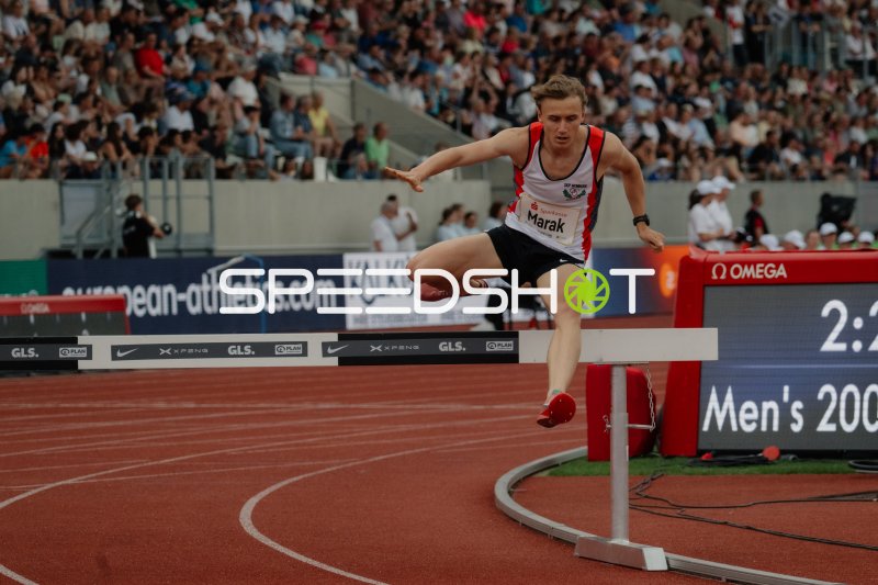 Daniel Marak (2000 m Hindernis, CZE) überspringt Hindernis