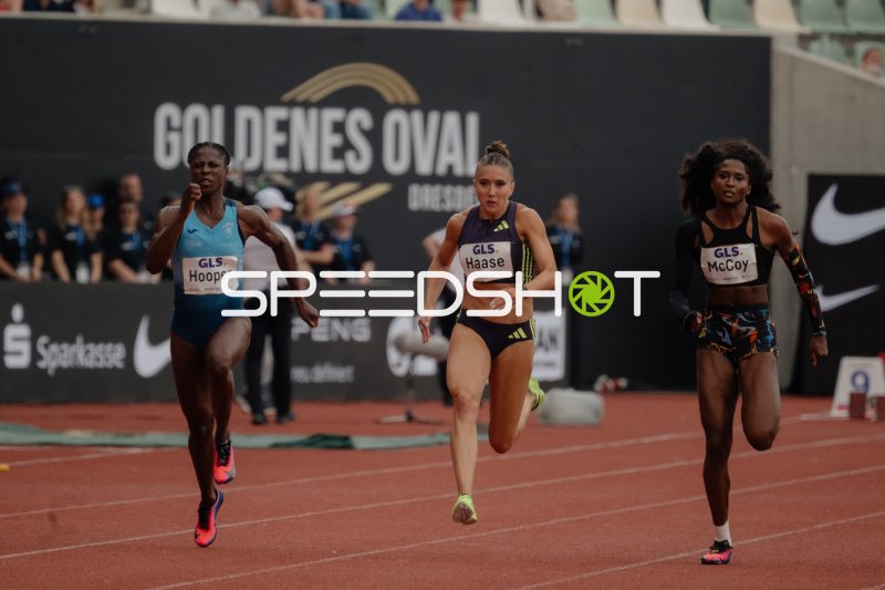 Rebekka Haase und Maia McCoy im 100-m-Sprint beim Goldenen Oval Dresden