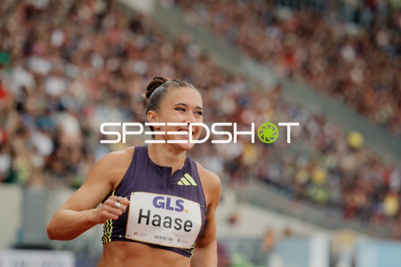 Rebekka Haase (100 m; GER) lächelnd beim Goldenen Oval