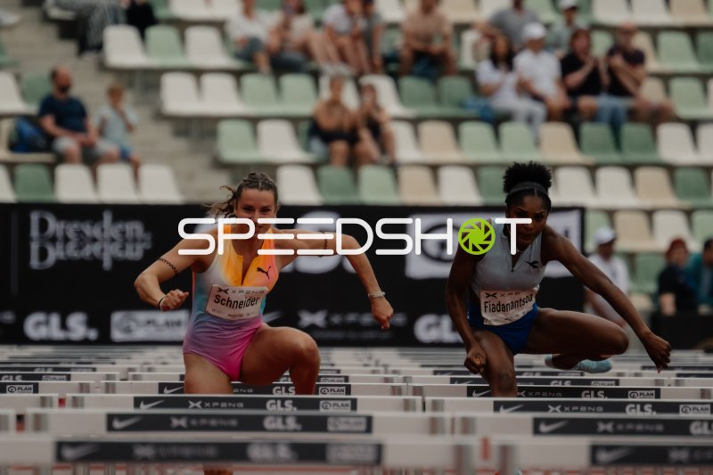 Rosina Schneider und Sidonie Fiadanantsoa im 100-m-Hürdenlauf