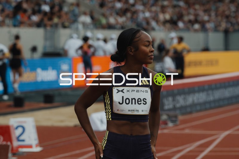 Rayniah Jones (100 m Huerden; USA) auf der Tartanbahn beim Goldenen Oval