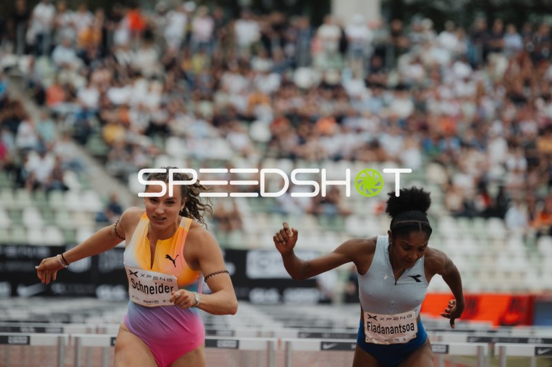 Rosina Schneider und Sidonie Fiadanantsoa im 100 m Hürden-Wettkampf