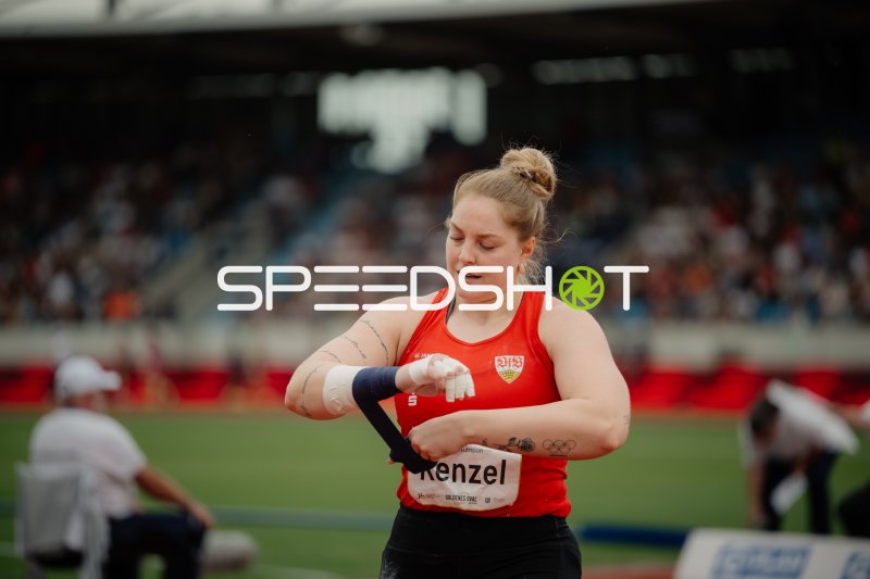 Alina Kenzel beim Kugelstossen am Goldenen Oval