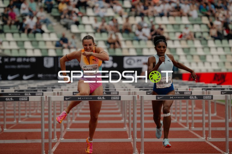 Rosina Schneider und Sidonie Fiadanantsoa im 100 m Hürden-Wettkampf