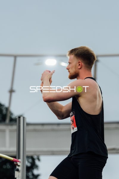 Hochspringer Perich Marek beim Jubeln im Heinz-Steyer-Stadion Dresden