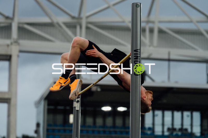Hochspringer Perich Marek überquert die Latte im Fosbury-Flop