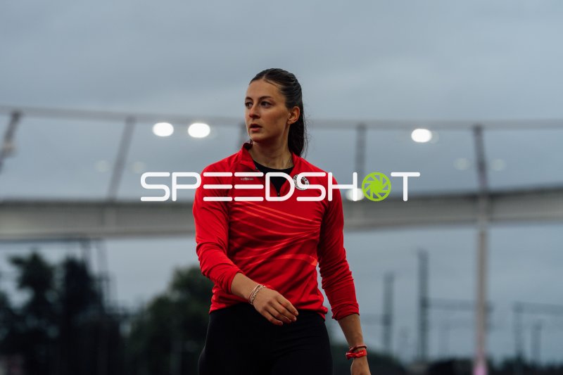 Athletin Winkler Pauline des Dresdner Leichtathletik-Clubs im Heinz-Steyer-Stadion