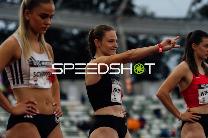 Athletin Erbenová Veronika zeigt Geste beim DSC-Meeting in Dresden