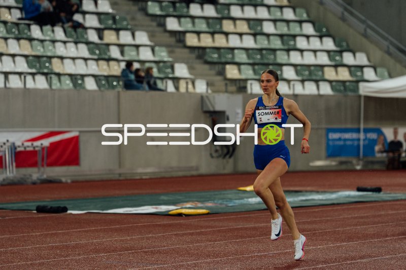 Athletin Sommer (#86) beim Lauf im Heinz-Steyer-Stadion Dresden