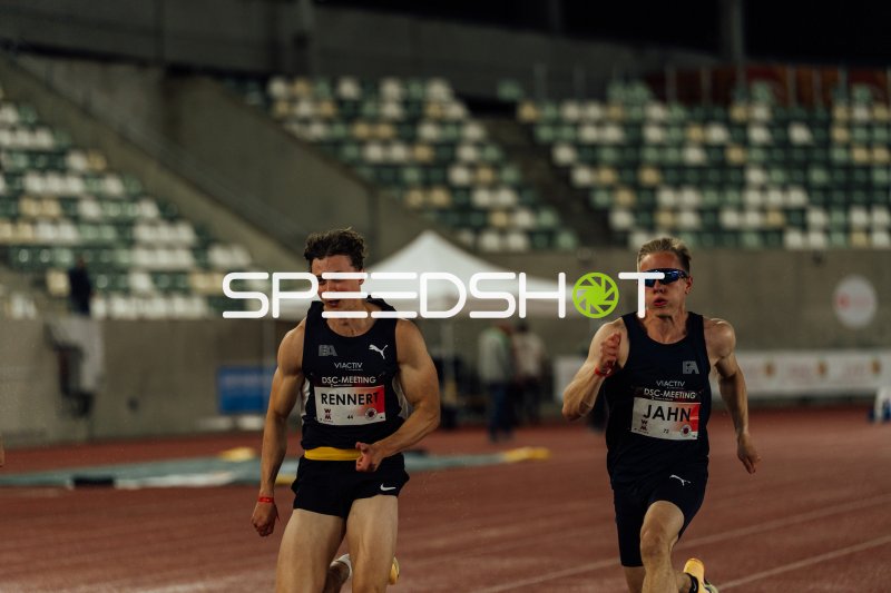 Rennert (#44) und Jahn (#72) im Sprintduell beim DSC-Meeting Dresden