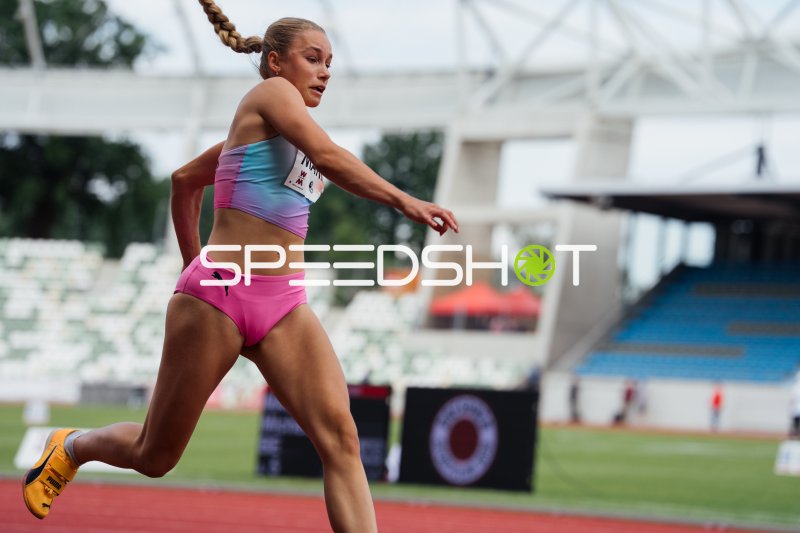 Athletin Manke Michelle beim Anlauf im Weitsprung oder Dreisprung im Heinz-Steyer-Stadion Dresden