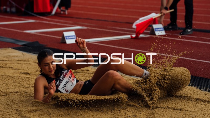 Sterneckert Anais (#143) landet im Weitsprung-Sand beim DSC-Meeting Dresden