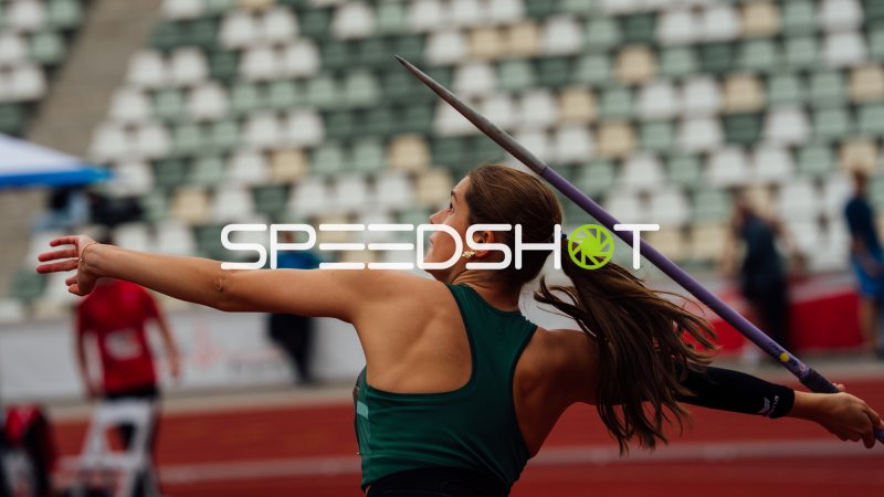 Speerwurf-Athletin beim Abwurf im Heinz-Steyer-Stadion Dresden